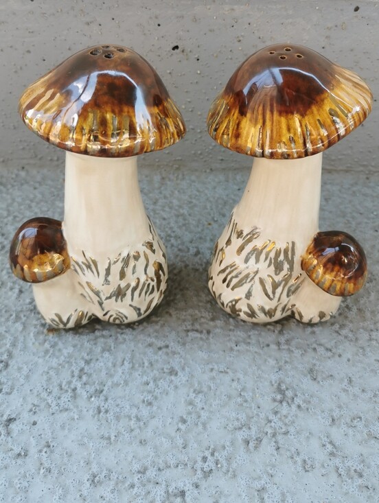 Vintage Other - Vintage 1983 Studio Pottery Mushroom Salt & Pepper Shakers Hand Painted